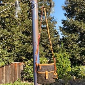 Dooney & Bourke Black Crossbody Purse!